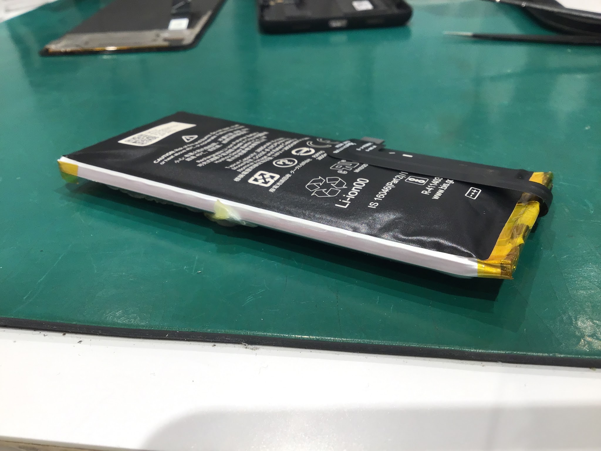 バッテリーが膨張してしまったPixelのパーツ交換を承りました。【スマホ修理工房丸井錦糸町店】